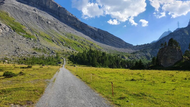 Weg zum Berghotel Schwarenbach