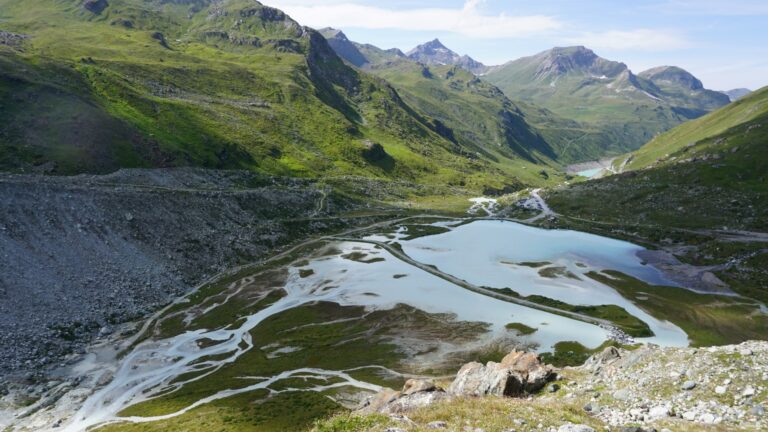 Blick von P.2488 auf den Lac de Chateaupré