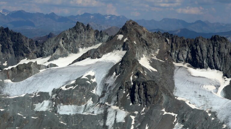 Blick von der Schneeglocke zur Dreiländerspitze