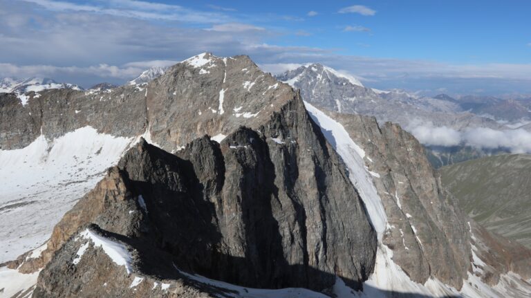 Seitenblick zur Vertainspitze, rechts die Nordwand