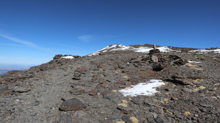 Blick vom Mulhacén II zum Hauptgipfel