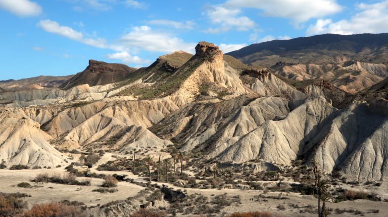 Ausblick auf bizarre Felsformationen im Rambla de Tabernas