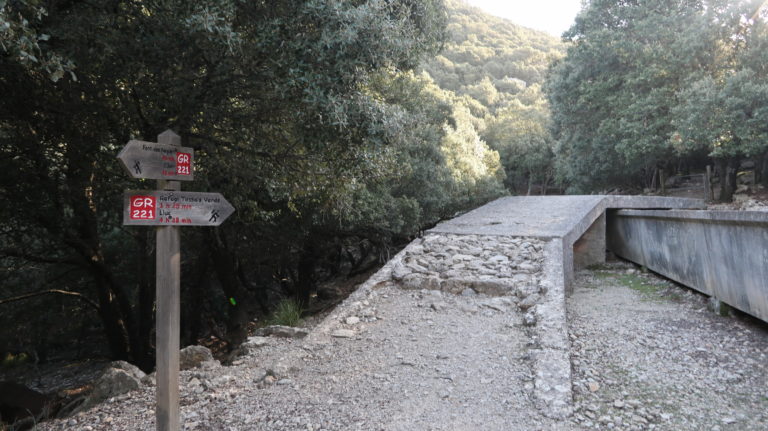 Brücke über die Wasserleitung