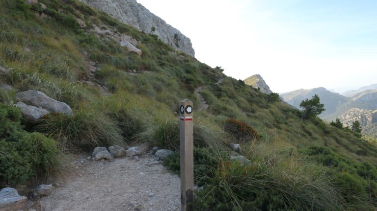 Abzweig vom Wanderweg zum Coll de n'Argentó