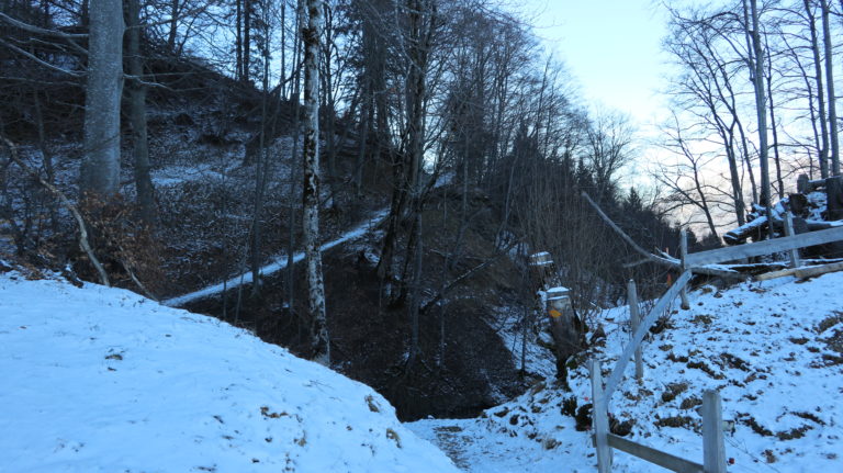 ... die mit einem Fussweg zurück zum Hotel Alvier bestraft wird.