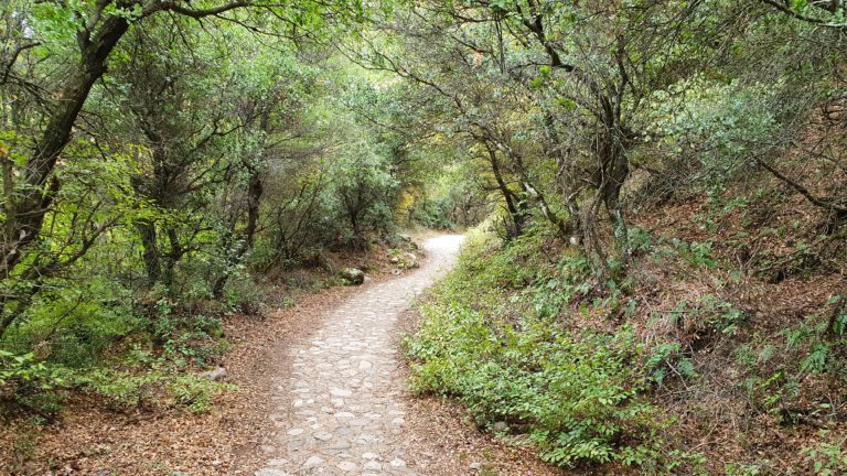 Weg zum Kloster Agia Triada