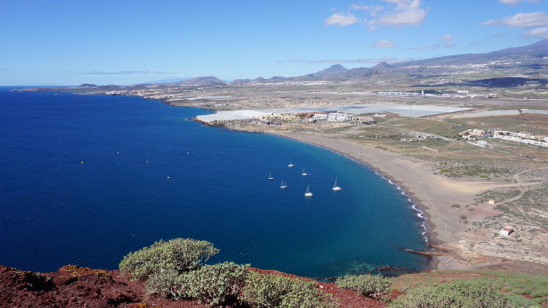 Blick vom Montaña Roja auf den Playa de la Tejita