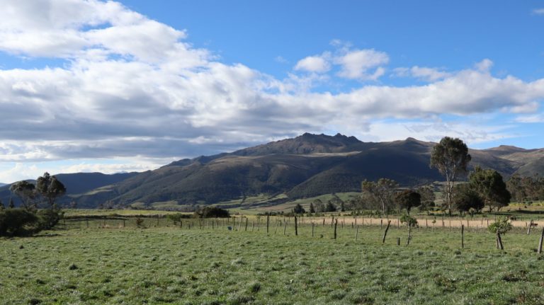 Pasochoa von Santa Ana del Pedregal aus gesehen