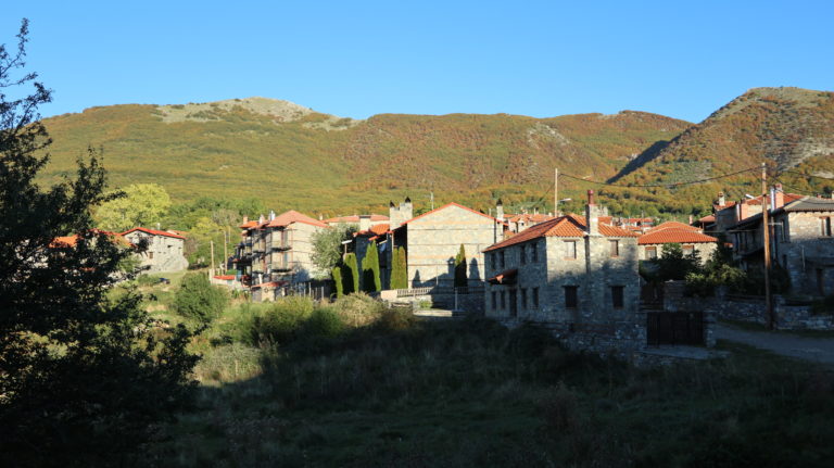 Hübsches Bergdorf am Fuss des Voras: Agios Athanasios