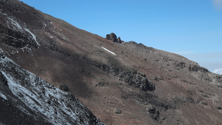 Blick zu den Agujas de Whymper. Die Wanderung dorthin wird gerne im Rahmen der Akklimatisierung gemacht.