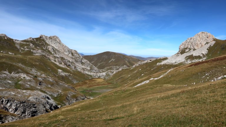 Blick auf die Sumpfhochebene Ebene Gryka e Panairit