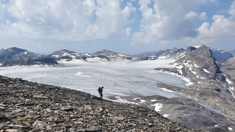 Abstieg vom Wildstrubel mit Blick auf den Glacier de la Plaine Morte