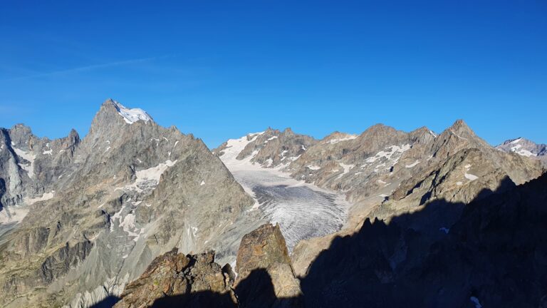 Blick auf Barre des Écrins und Glacier Blanc vom Col du Monêtier