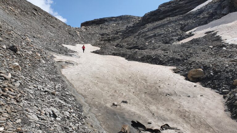 Die Aufstiegsrinne zum Col des Barmes de l'Ours - hier im Abstieg