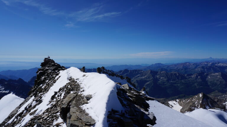 Blick vom Nordgipfel zum Madonnengipfel