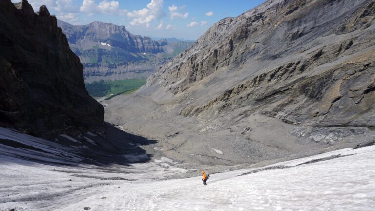 Abstieg über den Schwarzgletscher - Achtung vor Steinschlag am Nachmittag!