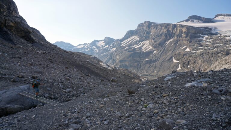 Aluleiter auf dem Weg von der Lämmerenhütte zum Wildstrubelgletscher