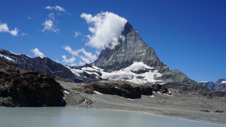 Ein Zwischenstopp am Trockenen Steg lohnt sich, um das Matterhorn zu bewundern.