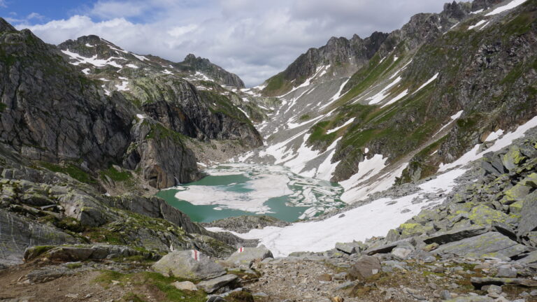 Rückblick von P. 2466 auf den Lago Sfundau und Passo di Cristallina