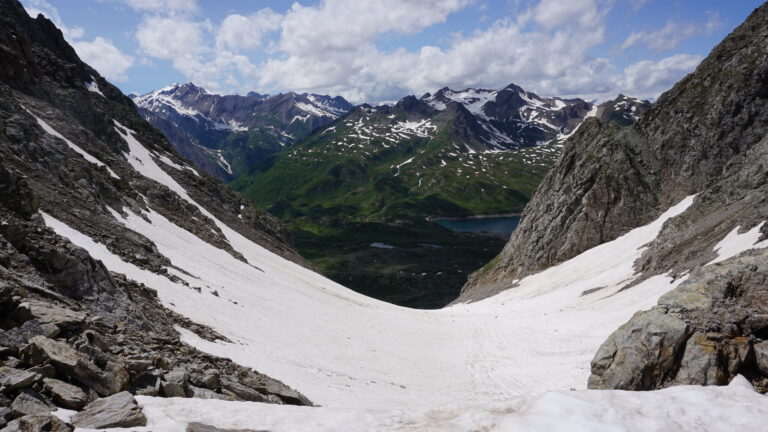 Abstieg ins Val Toggia durch die Rinne westlich der Kastellücke