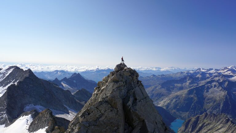 Blick vom Nordgipfel (3384) zum Hauptgipfel (3389)