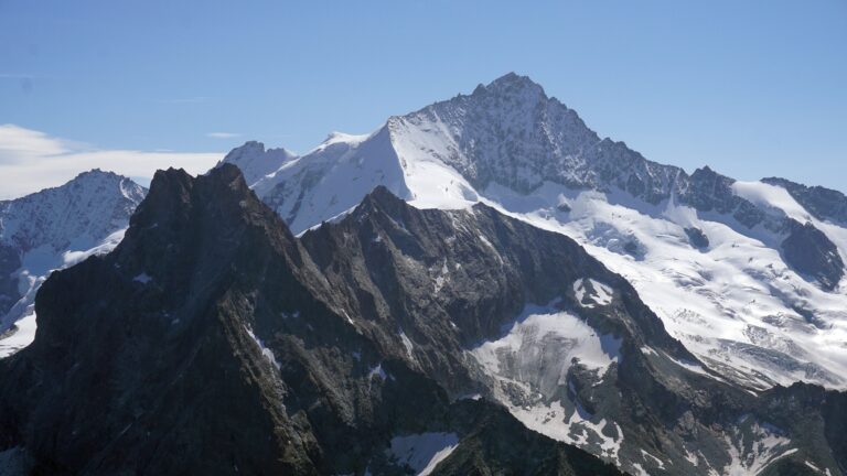 Blick zu Besso (vorne) und Zinalrothorn