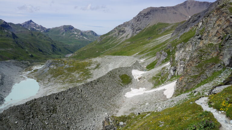 Abstieg von der Cabane de Moiry zur Seitenmoräne