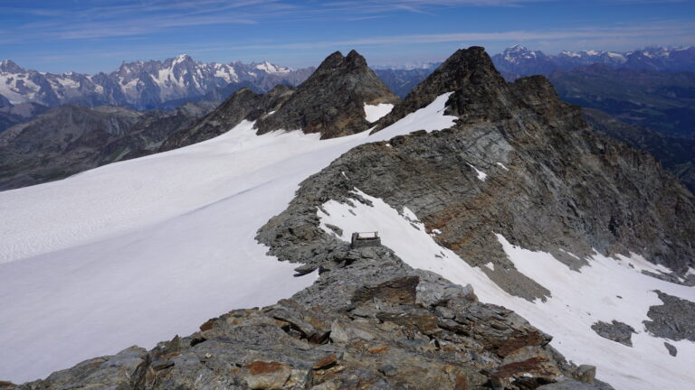 Oberhalb der verfallenen Schutzhütte