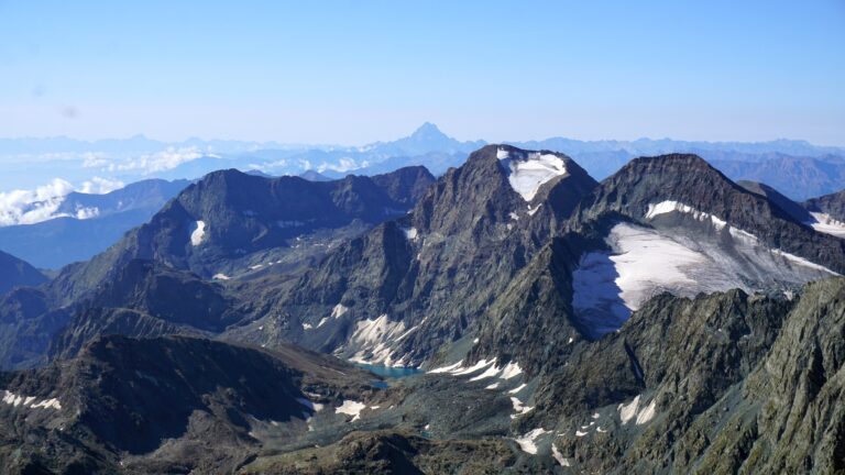 Der Monviso am Horizont