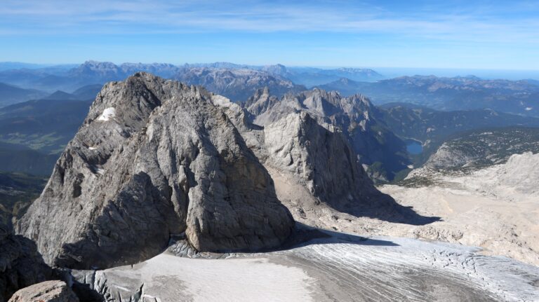 Blick zu Mitterspitz und Hinterem Gosausee