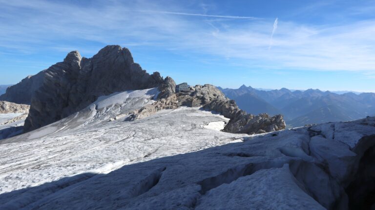 Blick von der Randspalte zur Seethalerhütte