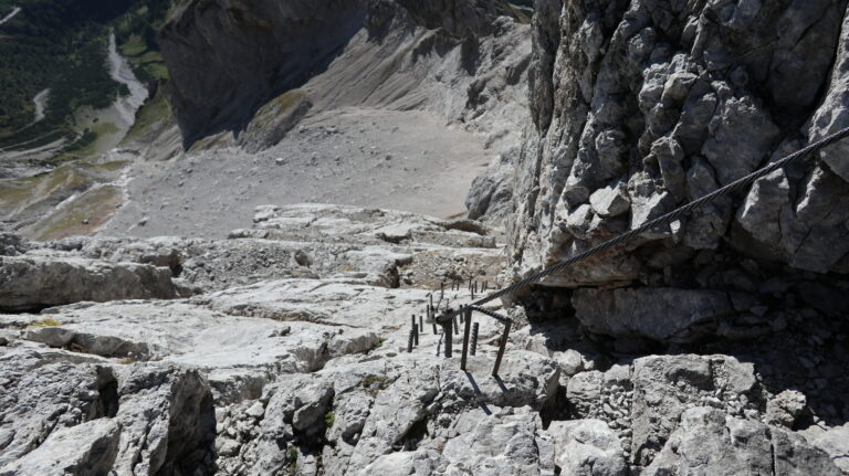 Blick von der Hunerscharte auf den Klettersteig