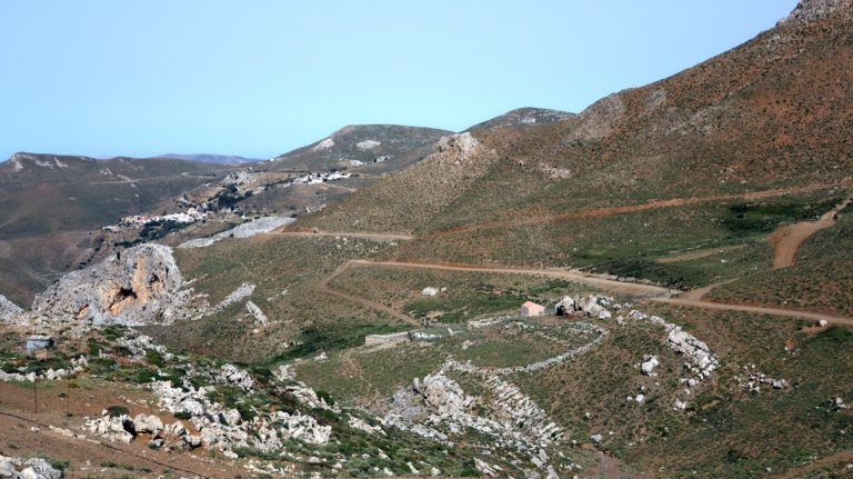 Die Schotterpiste von Kapetaniana zur Kapelle Panagia Kera