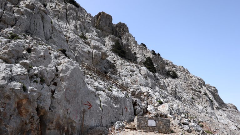 Das Geländer endet an der Kapelle Panagia Kera