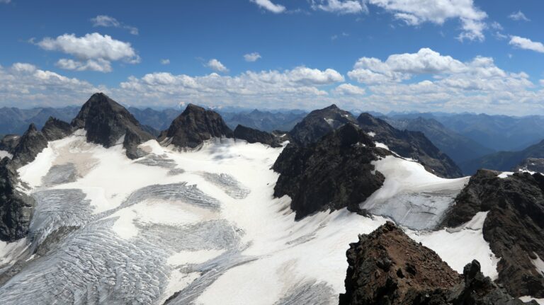 Blick vom Silvrettahorn zum Piz Buin