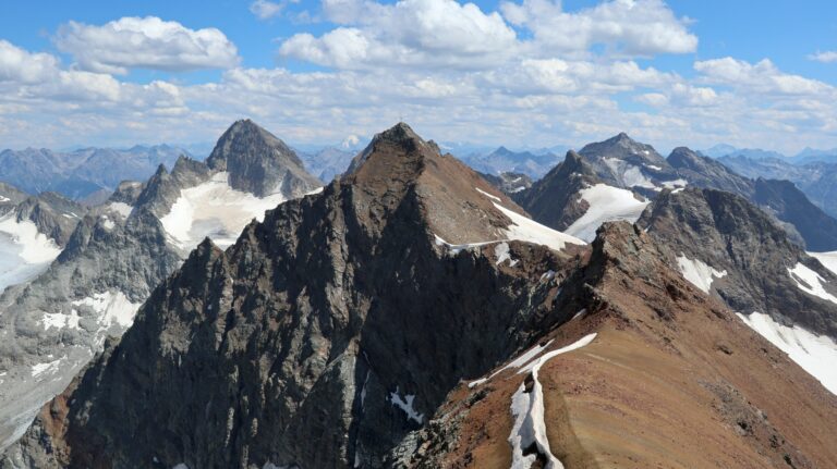 Rückblick von der Schneeglocke auf Silvrettahorn und Piz Buin