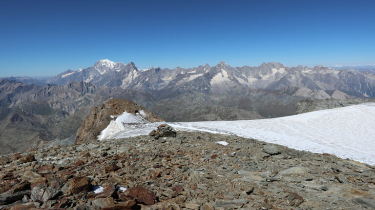 Gipfelblick zum Mont Blanc Massiv