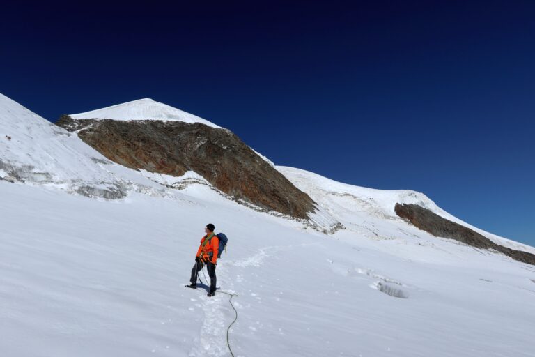 Rückblick von der Querung zum Alphubeljoch zur Eisnase und der Ostflanke