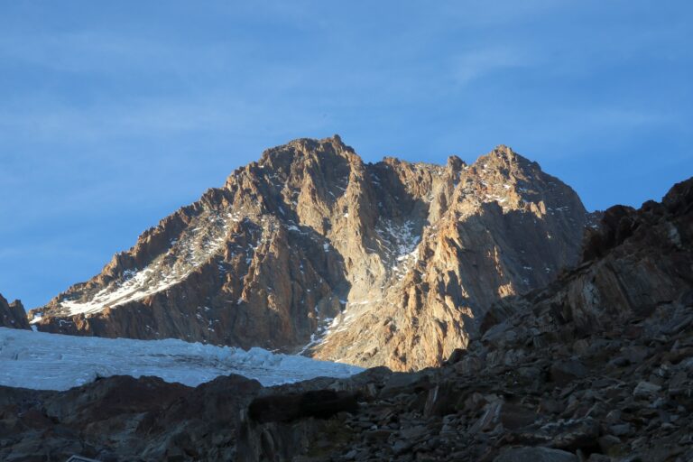 Abendlicher Blick zum Finsteraarhorn von der Hütte