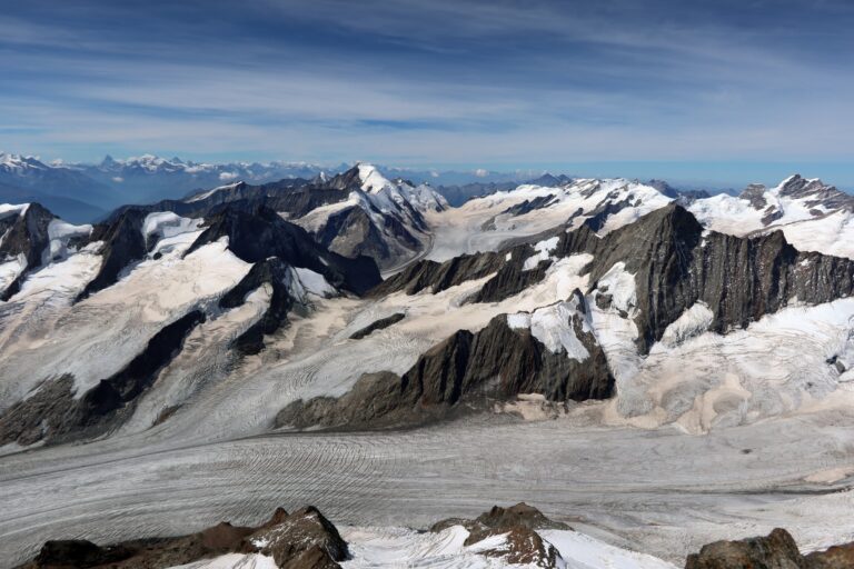 Blick auf den Fischergletscher, dahinter der Aletschgletscher