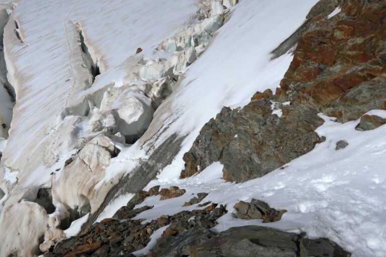 Abstieg vom Frühstücksplatz auf den östlichen Fieschergletscher