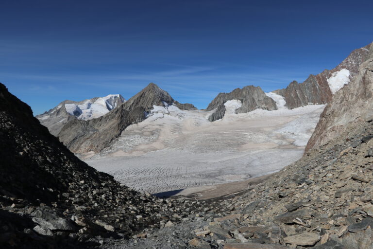 Rückblick vom Oberaarjoch auf den Studergletscher