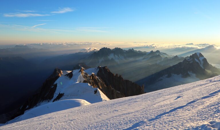 Blick auf die benachbarten Aiguilles