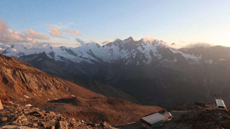 Bergstation Hohsaas im Abendlicht