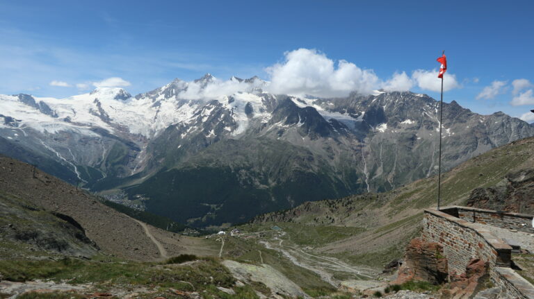 Ausblick von der Weissmiesshütte auf die Bergstation Kreuzboden