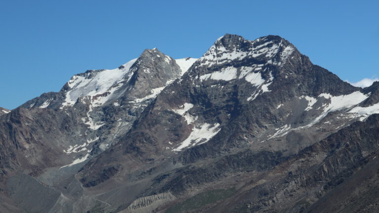 Lagginhorn vom Mittaghorn aus gesehen. Zentral im Bild der WSW-Grat.