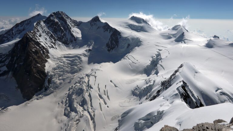 Blick vom Liskamm Ost auf Dufourspitze und Nachbarn