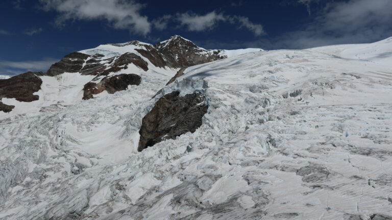 Blick von der Capanna Gnifetti auf den Lysgletscher