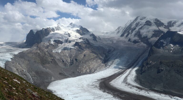 Blick vom Wanderweg auf den Gornergletscher