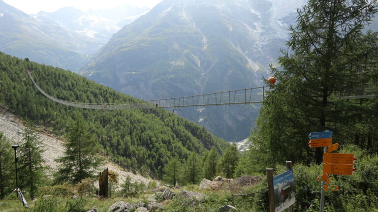 Charles Kuonen Hängebrücke: Domhütte 2h